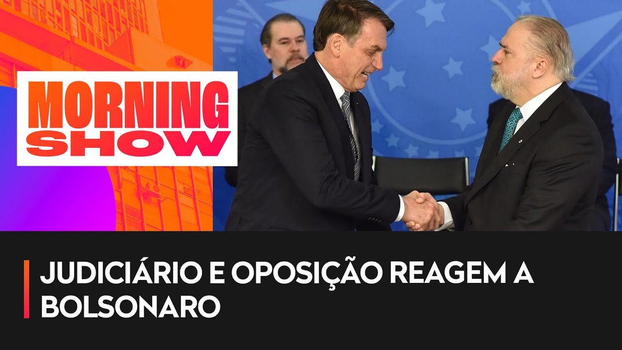 Aras é pressionado para abrir investigação contra Bolsonaro