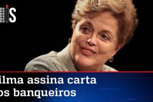 Dilma assina carta "pró-democracia" e fala em ameaças ao sistema eleitoral