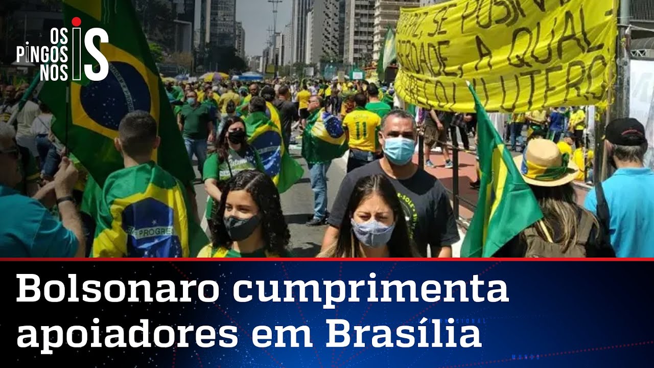 Bolsonaro recebe nas ruas de Brasília brasileiros que vieram para o 7 de Setembro; veja vídeo