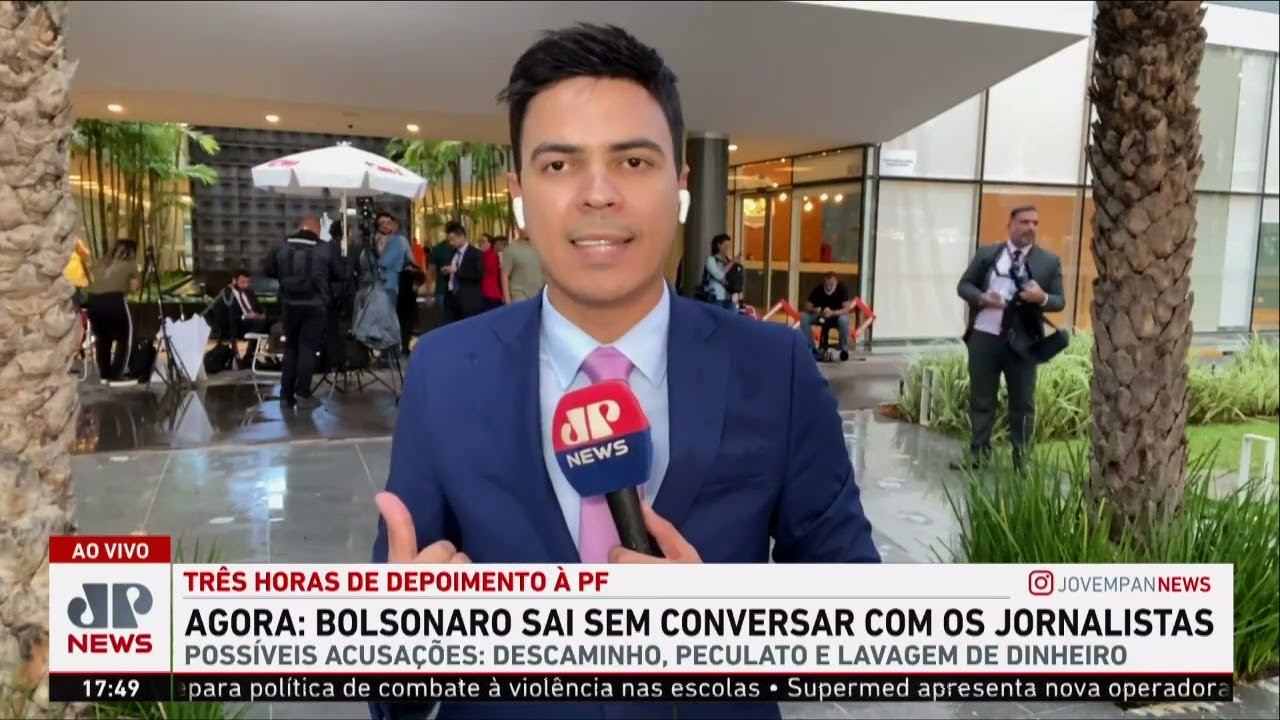 Jair Bolsonaro não fala com jornalistas após depoimento à PF sobre joias