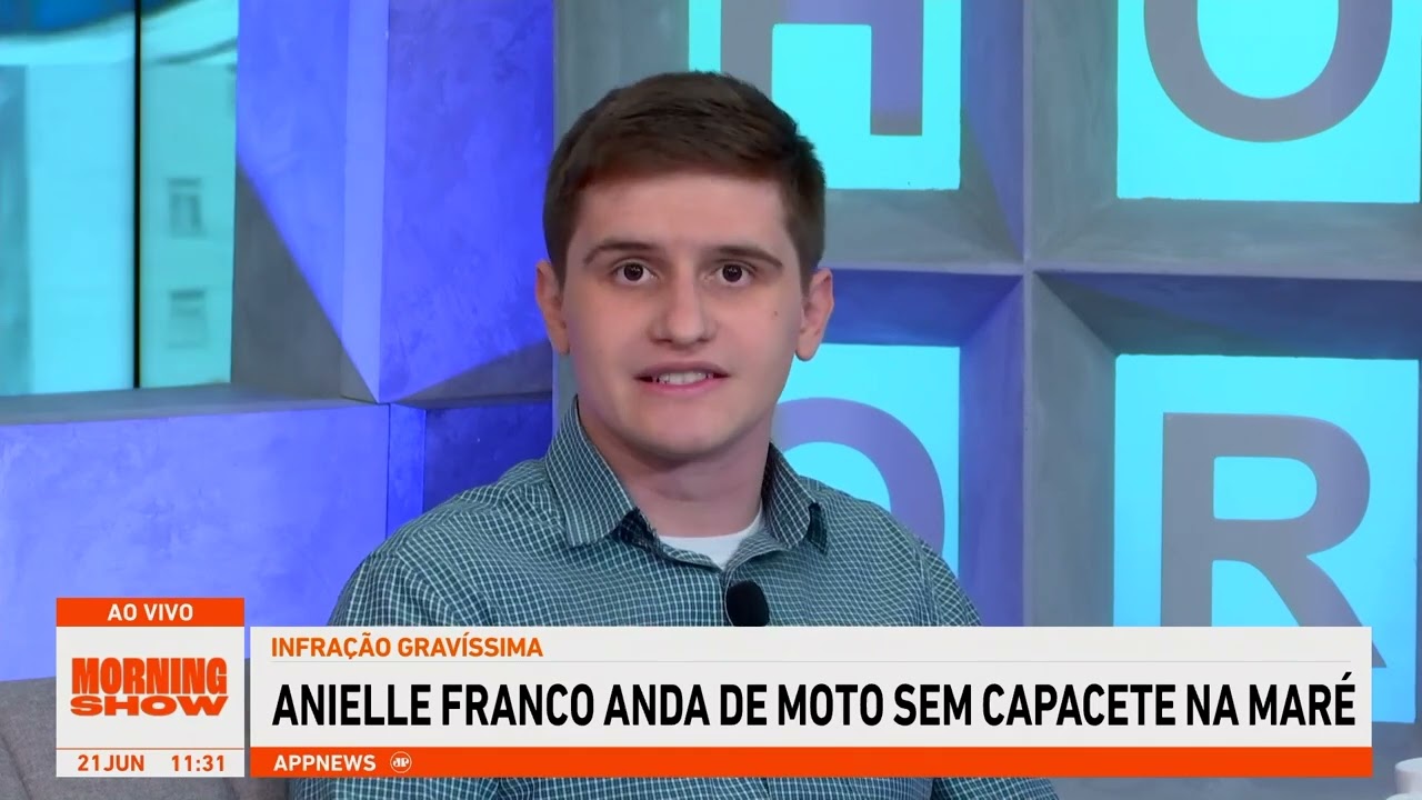 Ministra Anielle Franco anda de moto sem capacete no Rio